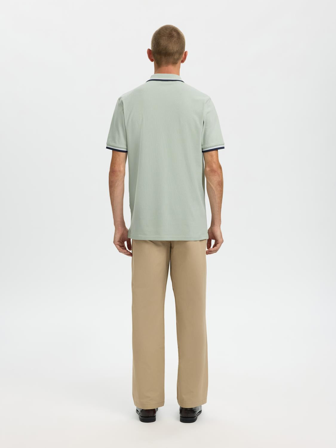 model_shot-back